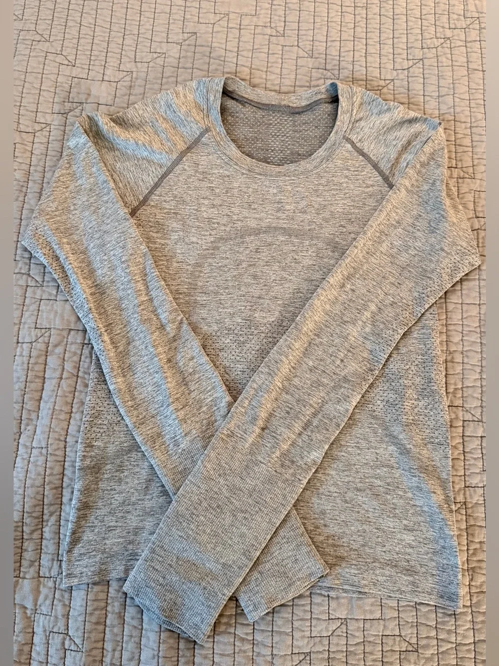 Lululemon Swiftly Tech Long Sleeve 2.0 Race Waist Length Thumbholes Gray 4